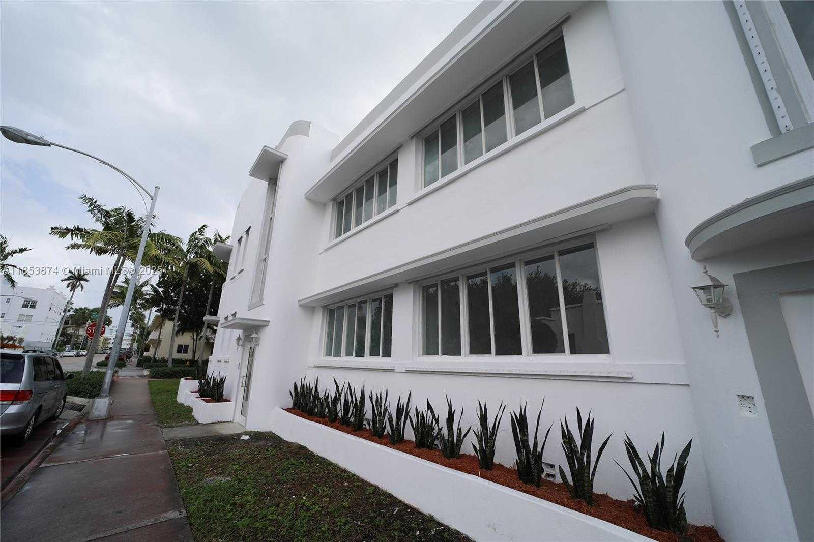Small Image of 810 7TH ST #208, Miami Beach Number 2