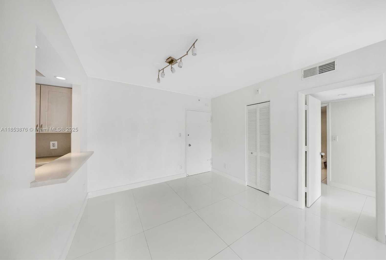 Small Image of 5600 COLLINS AVE #9B, Miami Beach Number 10