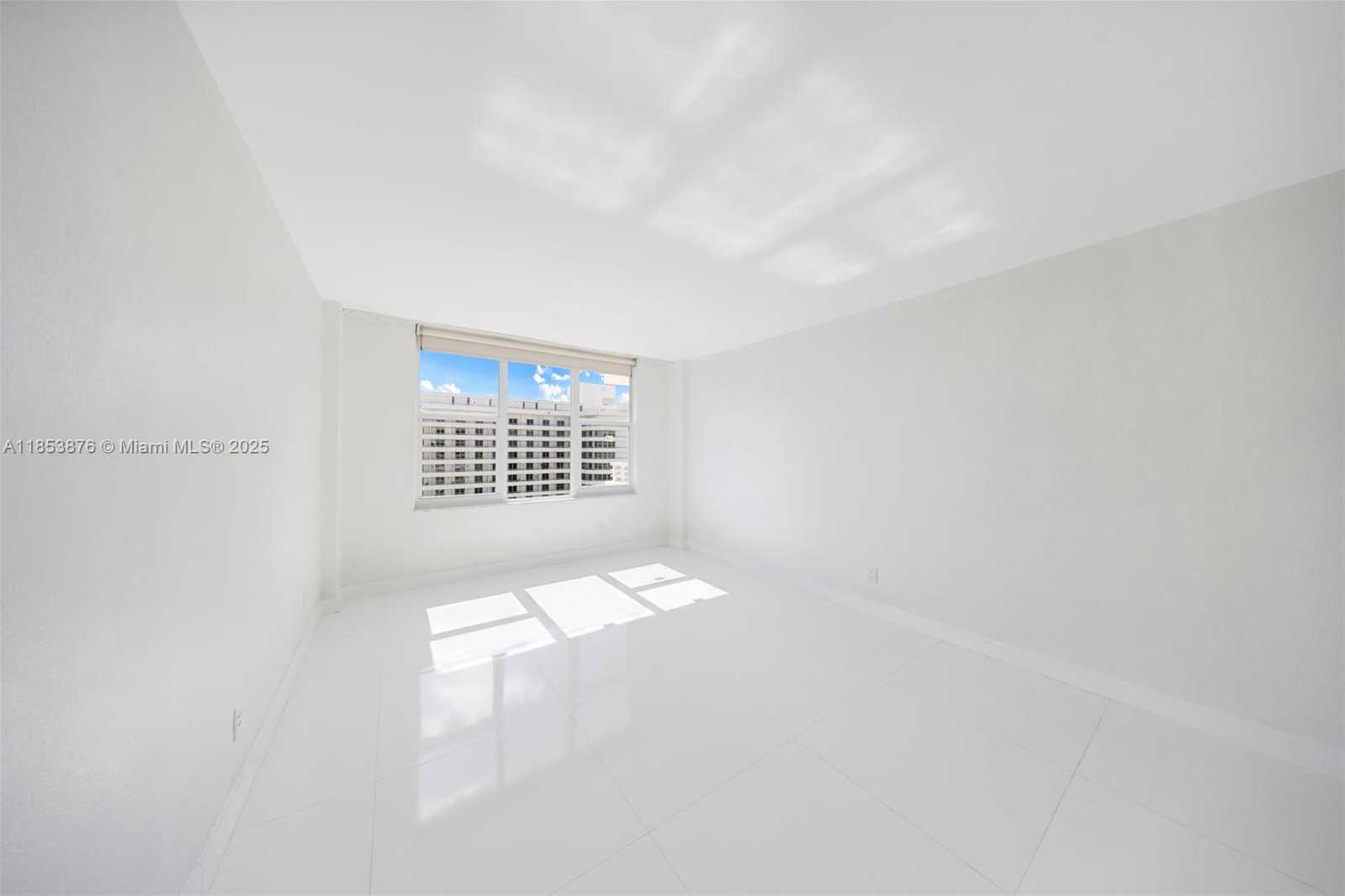 Small Image of 5600 COLLINS AVE #9B, Miami Beach Number 12