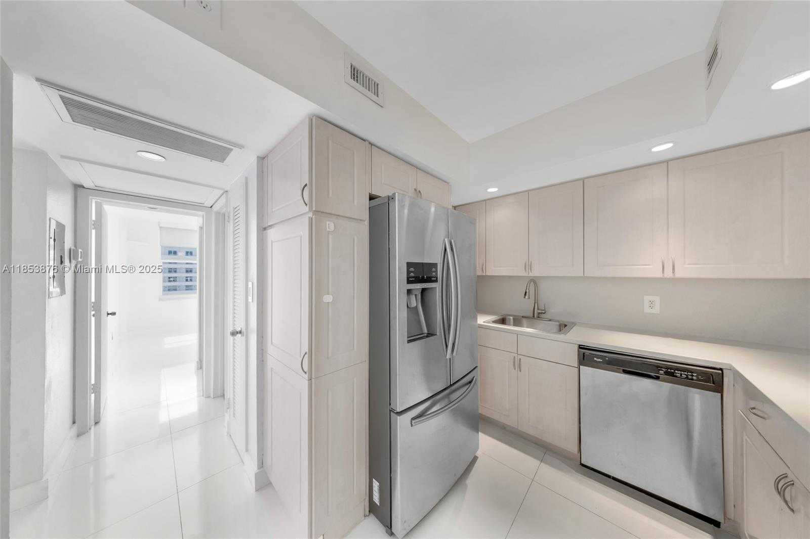 Small Image of 5600 COLLINS AVE #9B, Miami Beach Number 15