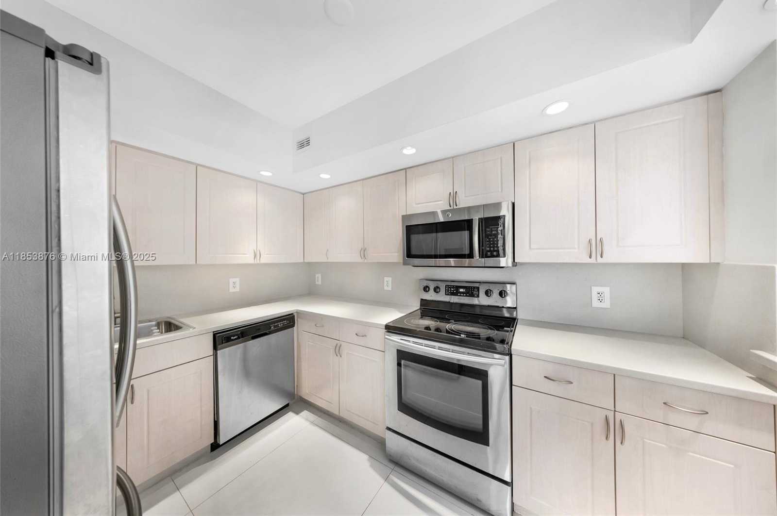 Small Image of 5600 COLLINS AVE #9B, Miami Beach Number 16