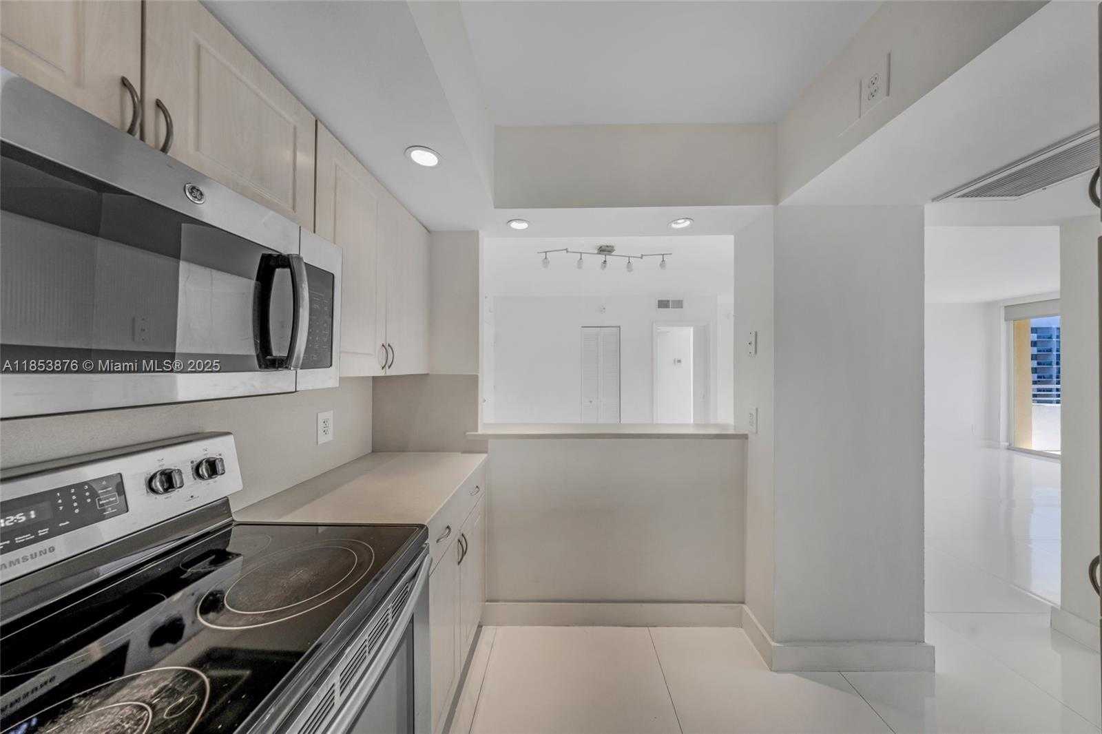 Small Image of 5600 COLLINS AVE #9B, Miami Beach Number 18