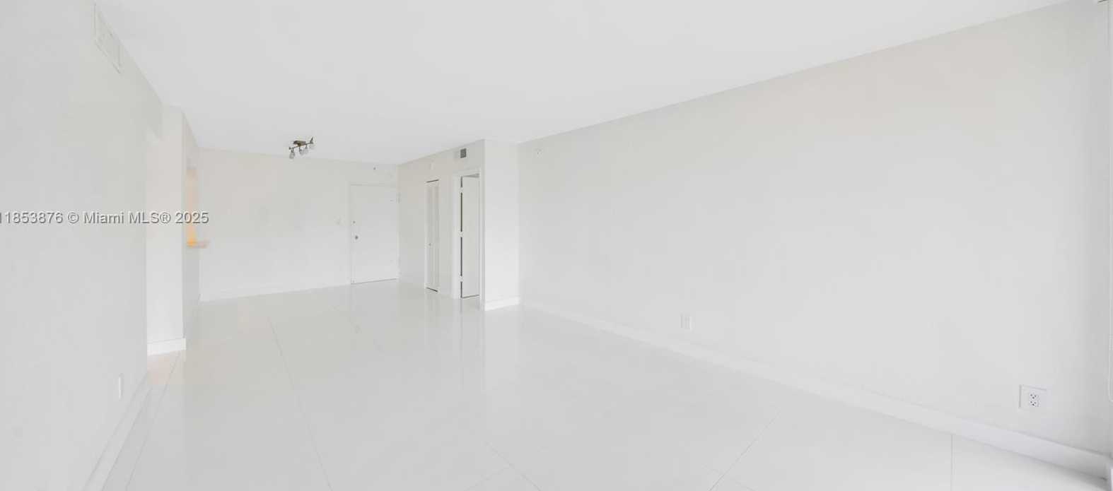 Small Image of 5600 COLLINS AVE #9B, Miami Beach Number 21
