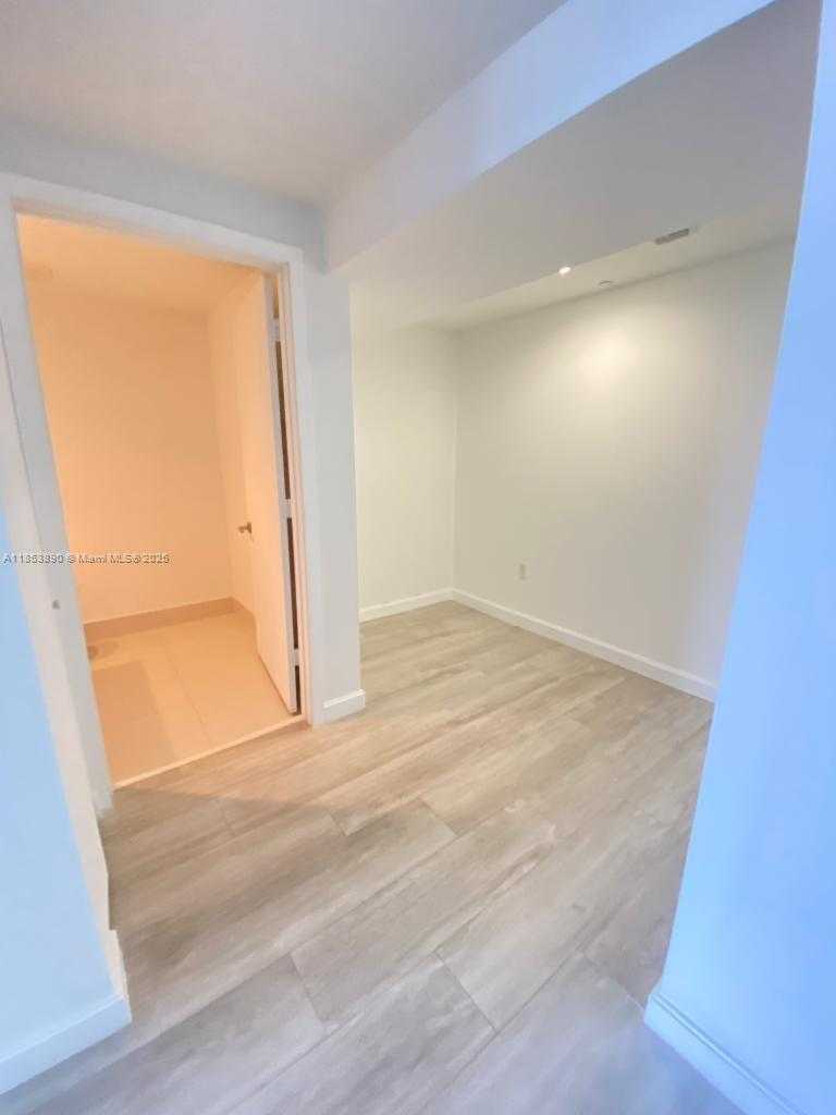 Small Image of 45 SOUTH WEST 9TH ST #2510, Miami Number 22