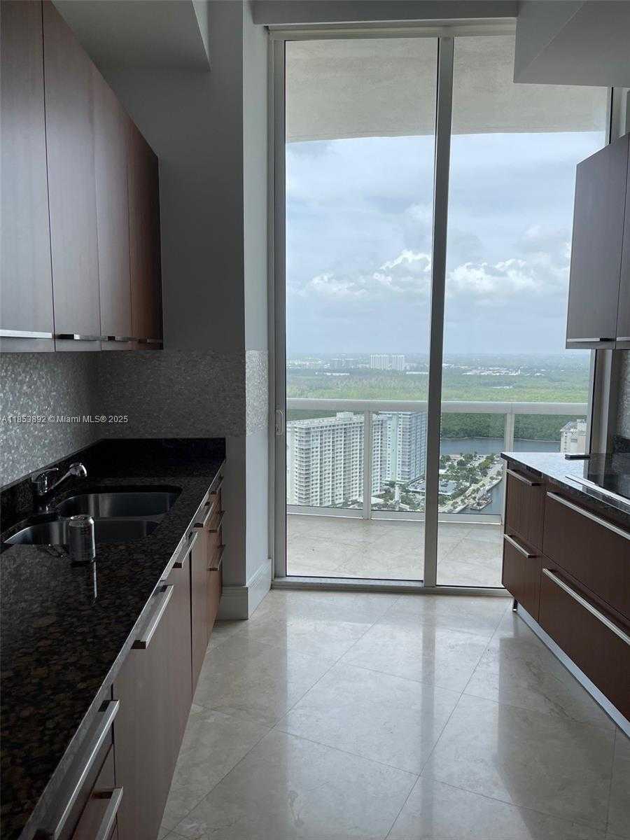 Small Image of 15901 COLLINS AVE #3405, Sunny Isles Beach Number 4