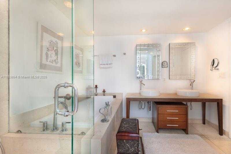 Small Image of 495 BRICKELL AVE #2911, Miami Number 17