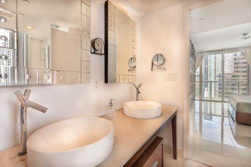 Small Image of 495 BRICKELL AVE #2911, Miami Number 18