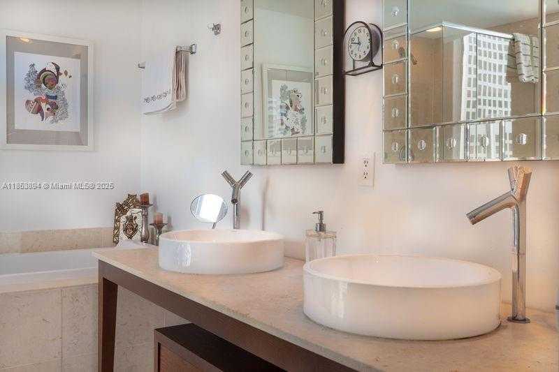 Small Image of 495 BRICKELL AVE #2911, Miami Number 21