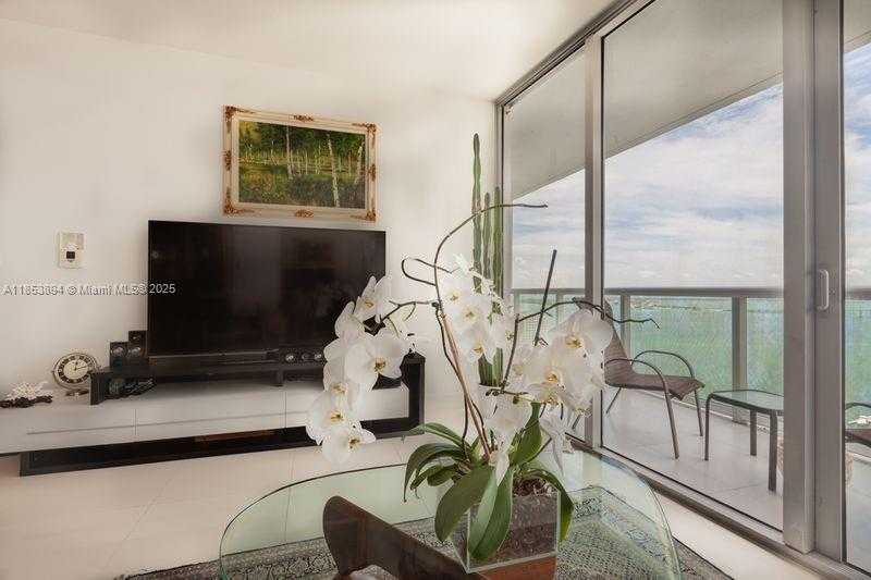 Small Image of 495 BRICKELL AVE #2911, Miami Number 5