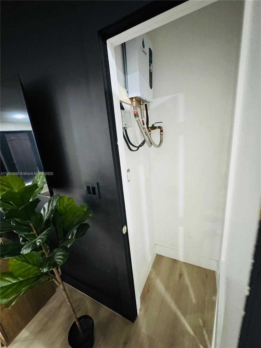 Small Image of 2723 SOUTH WEST 13TH ST, Miami Number 13