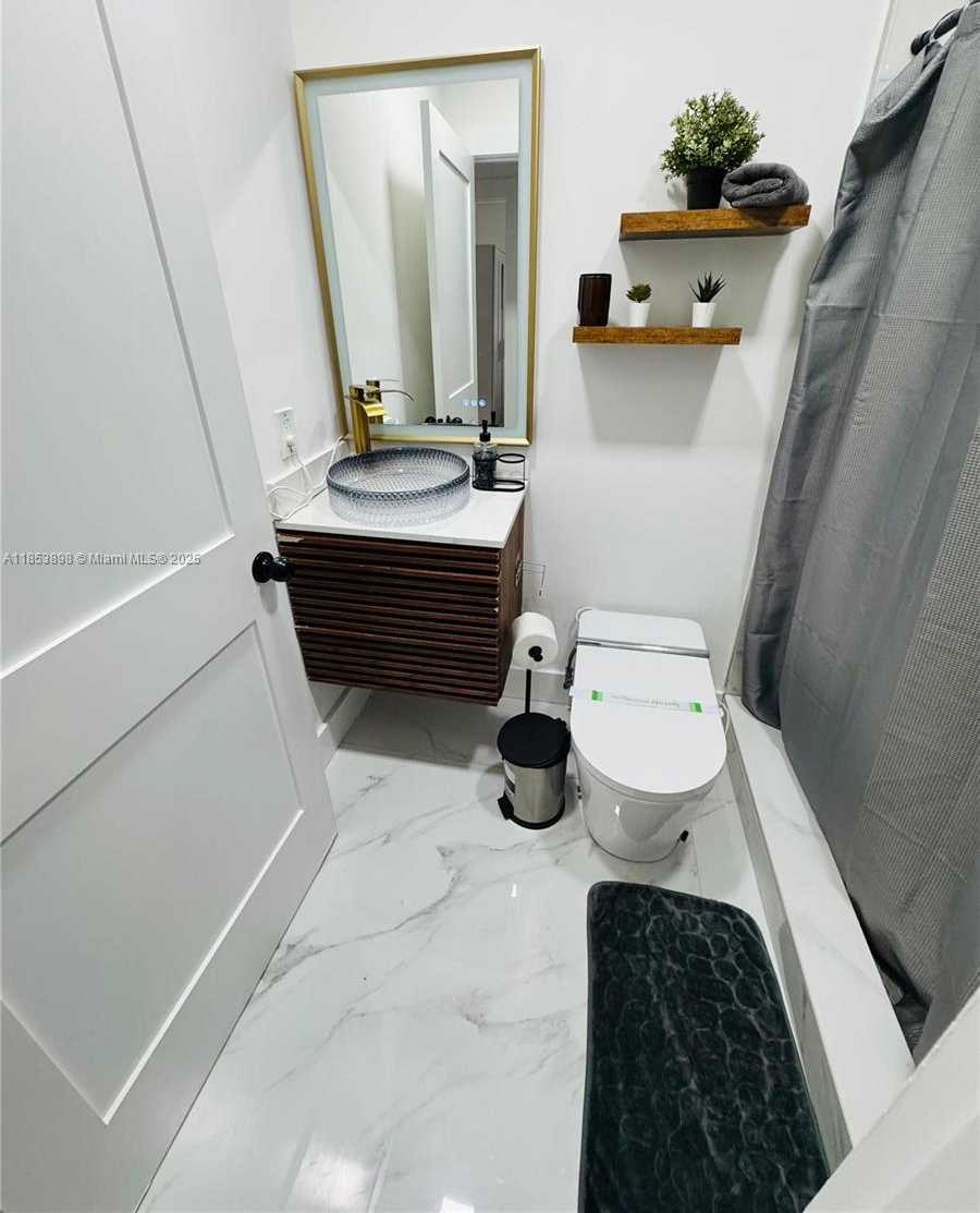 Small Image of 2723 SOUTH WEST 13TH ST, Miami Number 15