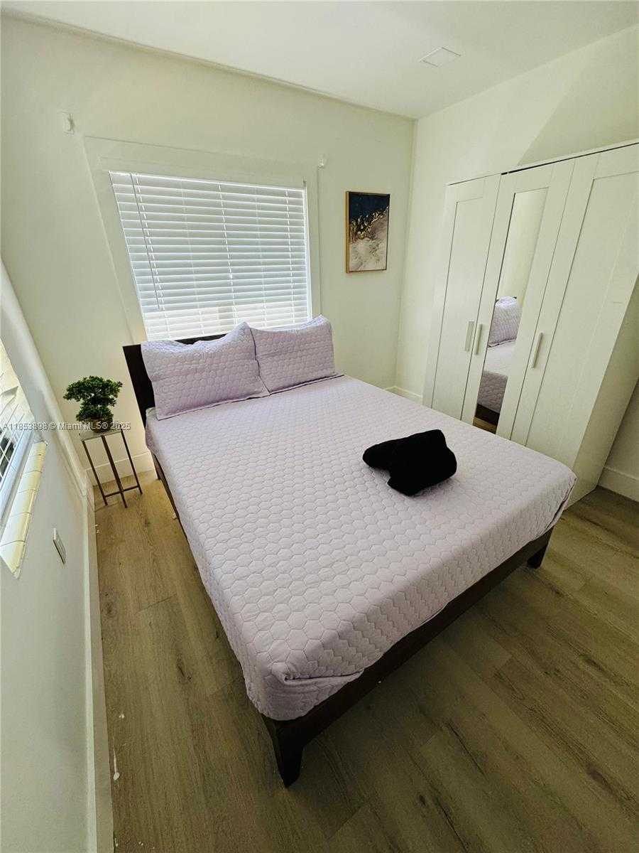 Small Image of 2723 SOUTH WEST 13TH ST, Miami Number 16
