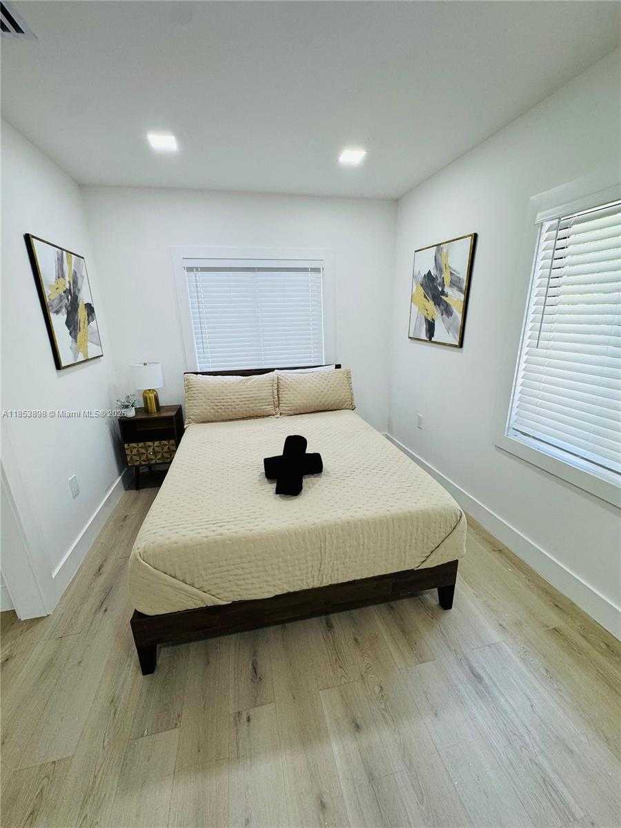 Small Image of 2723 SOUTH WEST 13TH ST, Miami Number 18