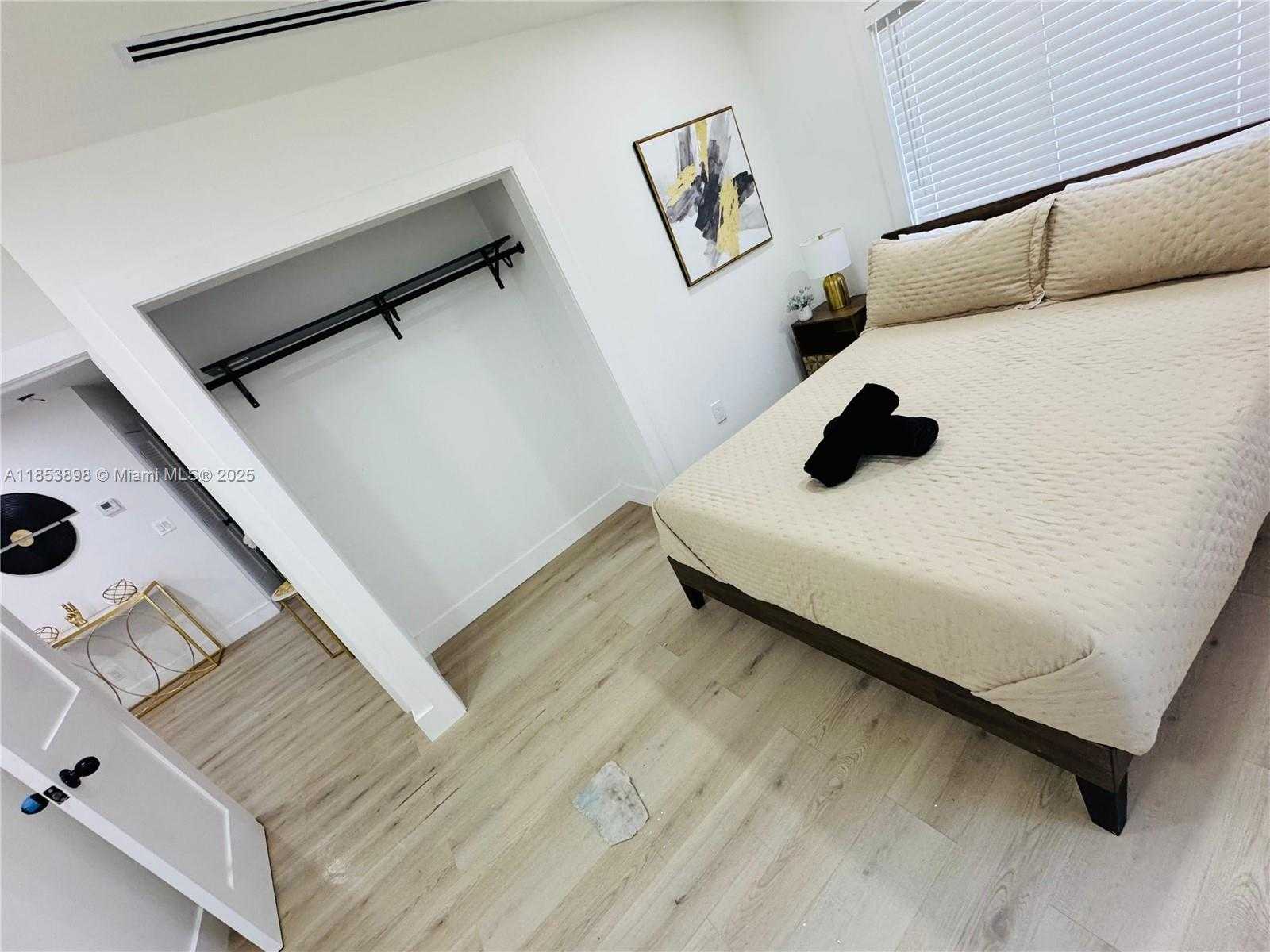 Small Image of 2723 SOUTH WEST 13TH ST, Miami Number 20
