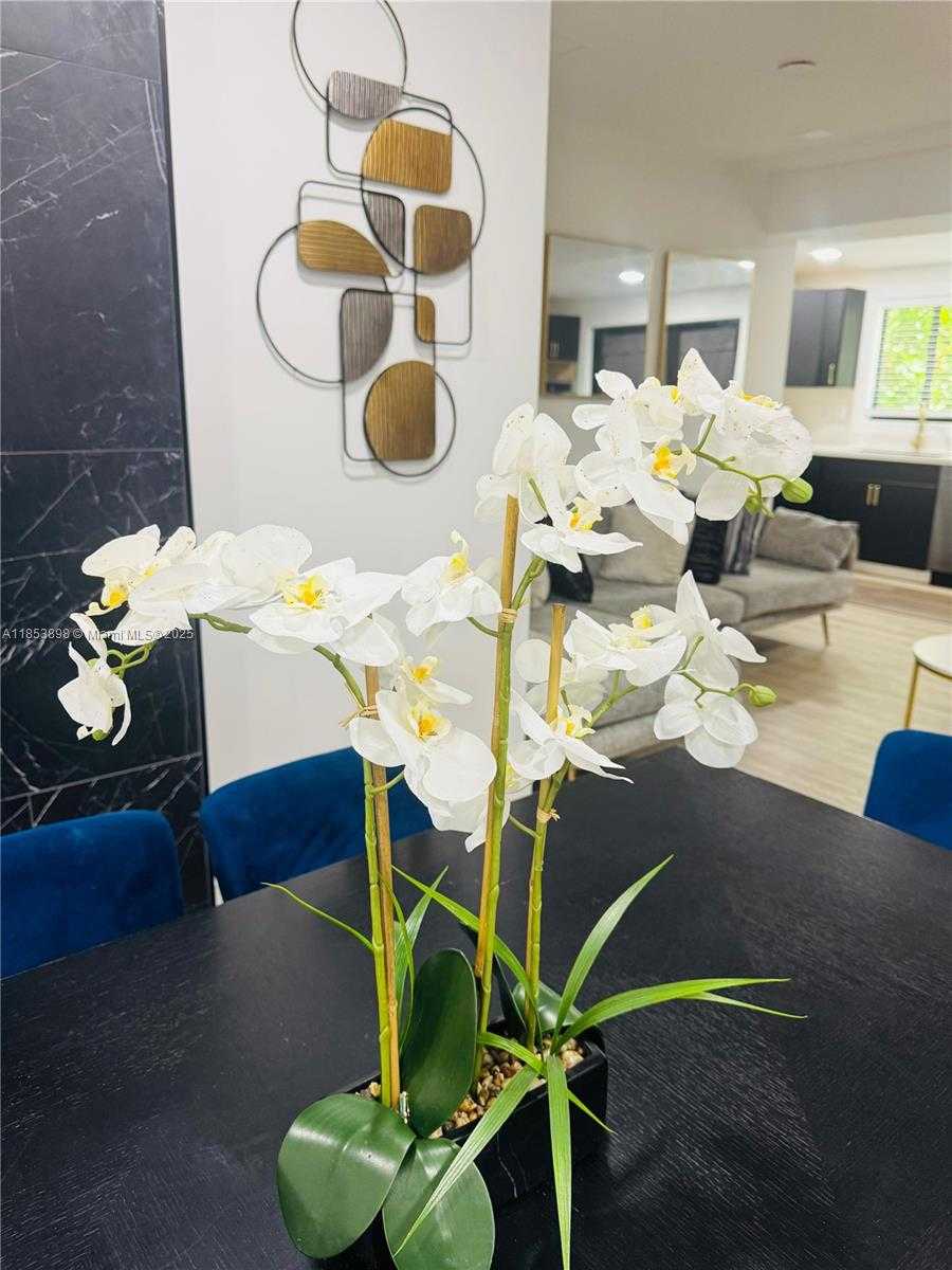 Small Image of 2723 SOUTH WEST 13TH ST, Miami Number 3