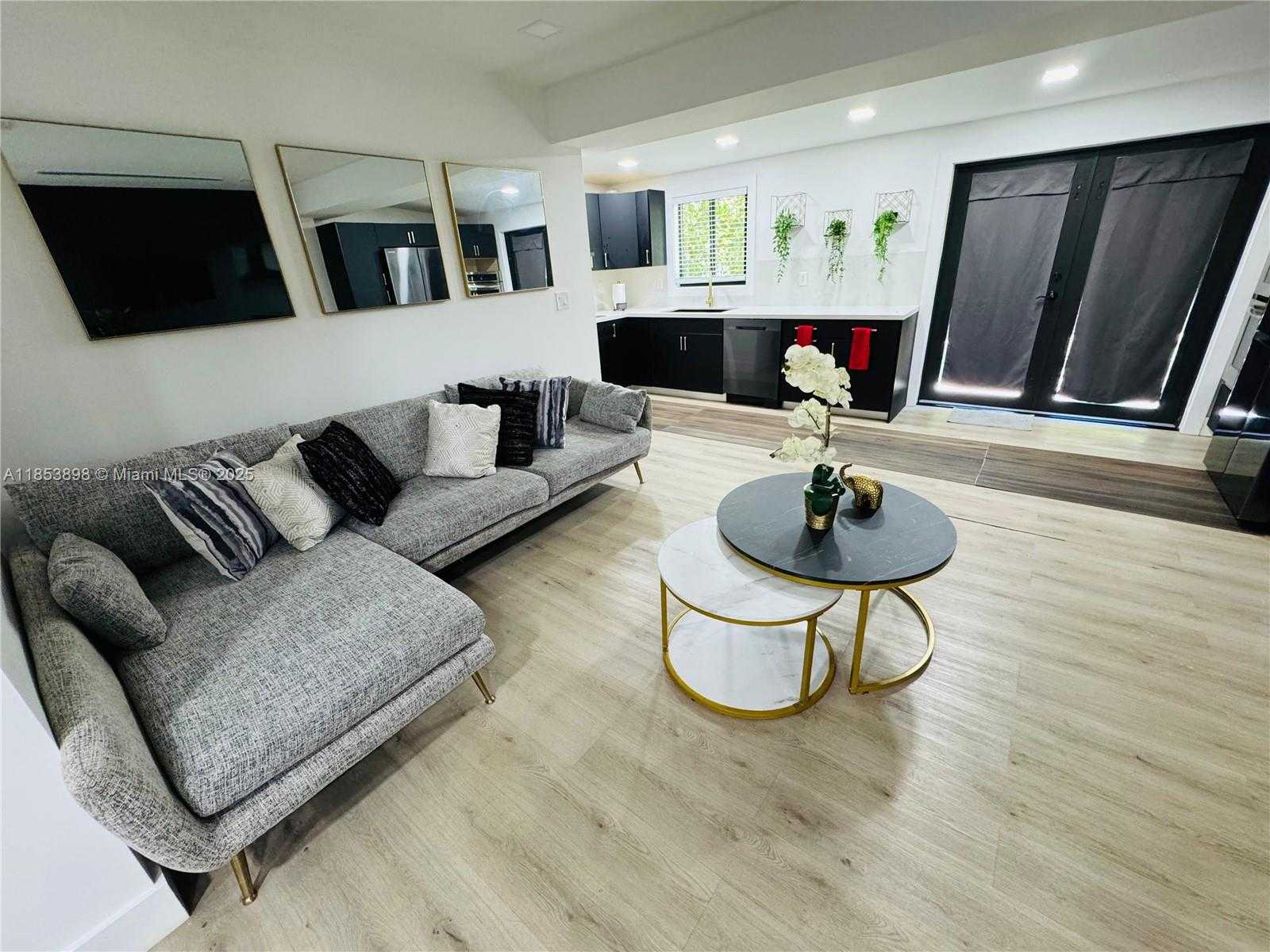 Small Image of 2723 SOUTH WEST 13TH ST, Miami Number 4
