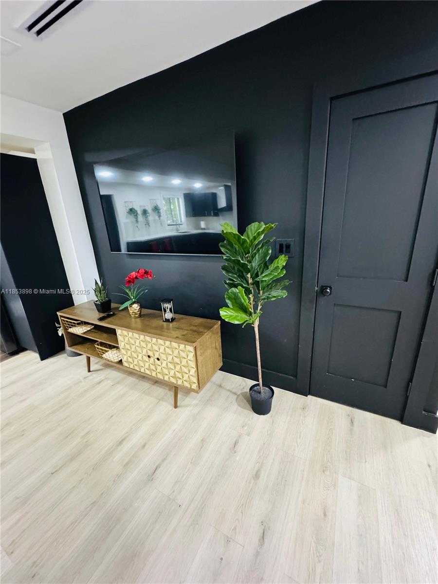 Small Image of 2723 SOUTH WEST 13TH ST, Miami Number 8