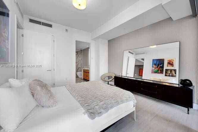 Small Image of 2831 SOUTH BAYSHORE DR #702, Miami Number 16