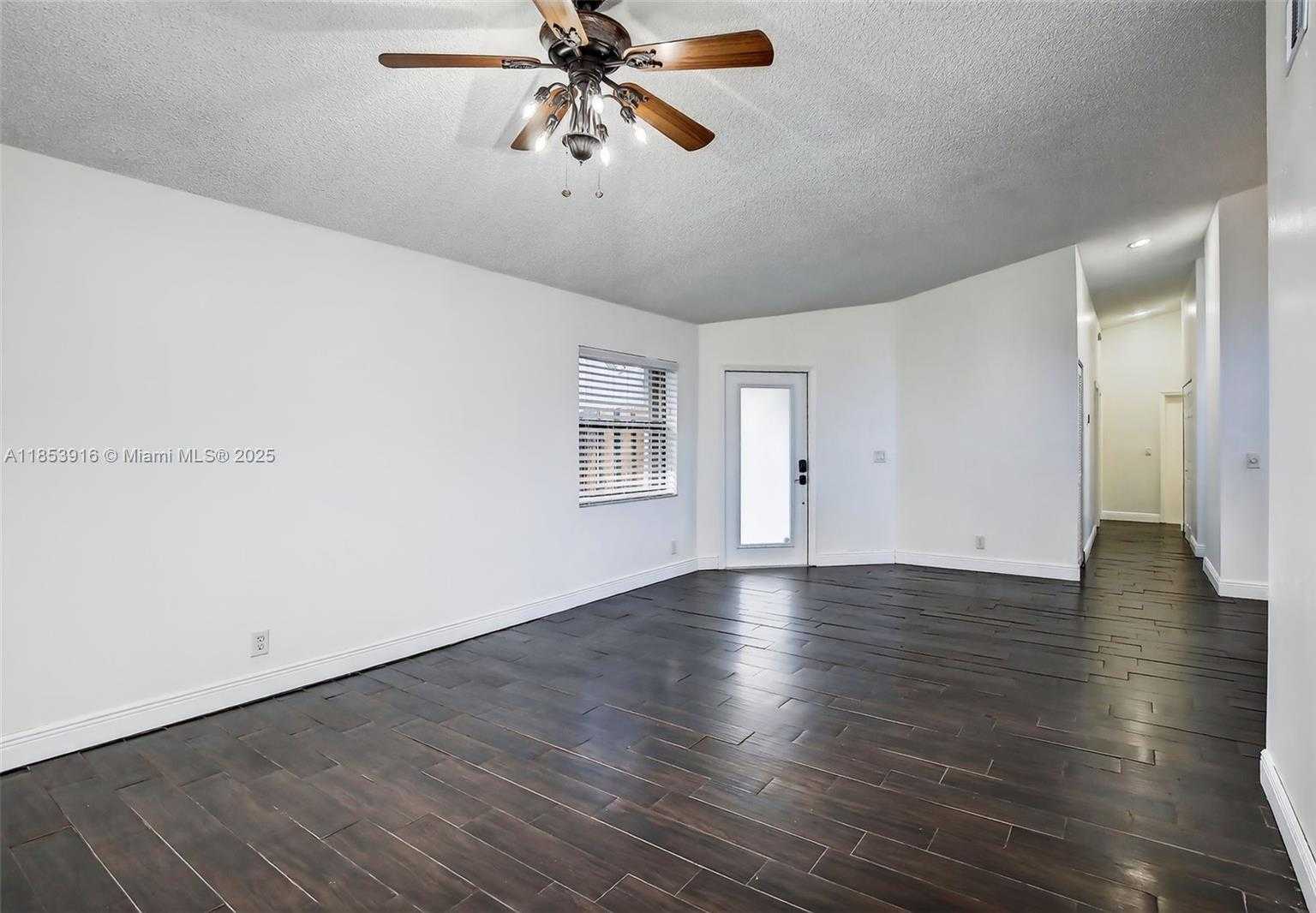 Small Image of 581 LAKESIDE CIR, Sunrise Number 18