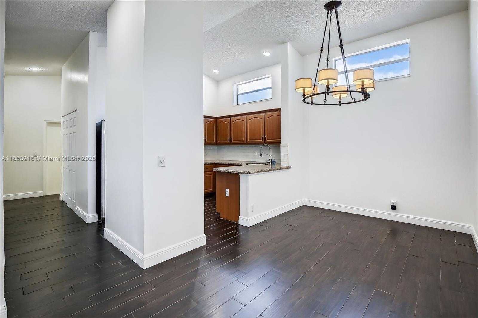 Small Image of 581 LAKESIDE CIR, Sunrise Number 22
