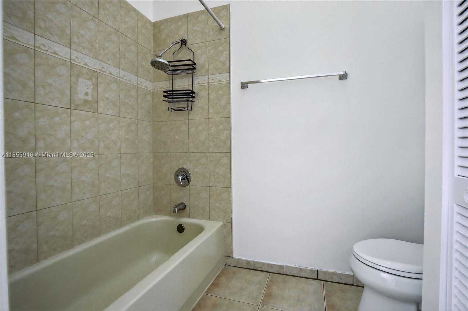 Small Image of 581 LAKESIDE CIR, Sunrise Number 39