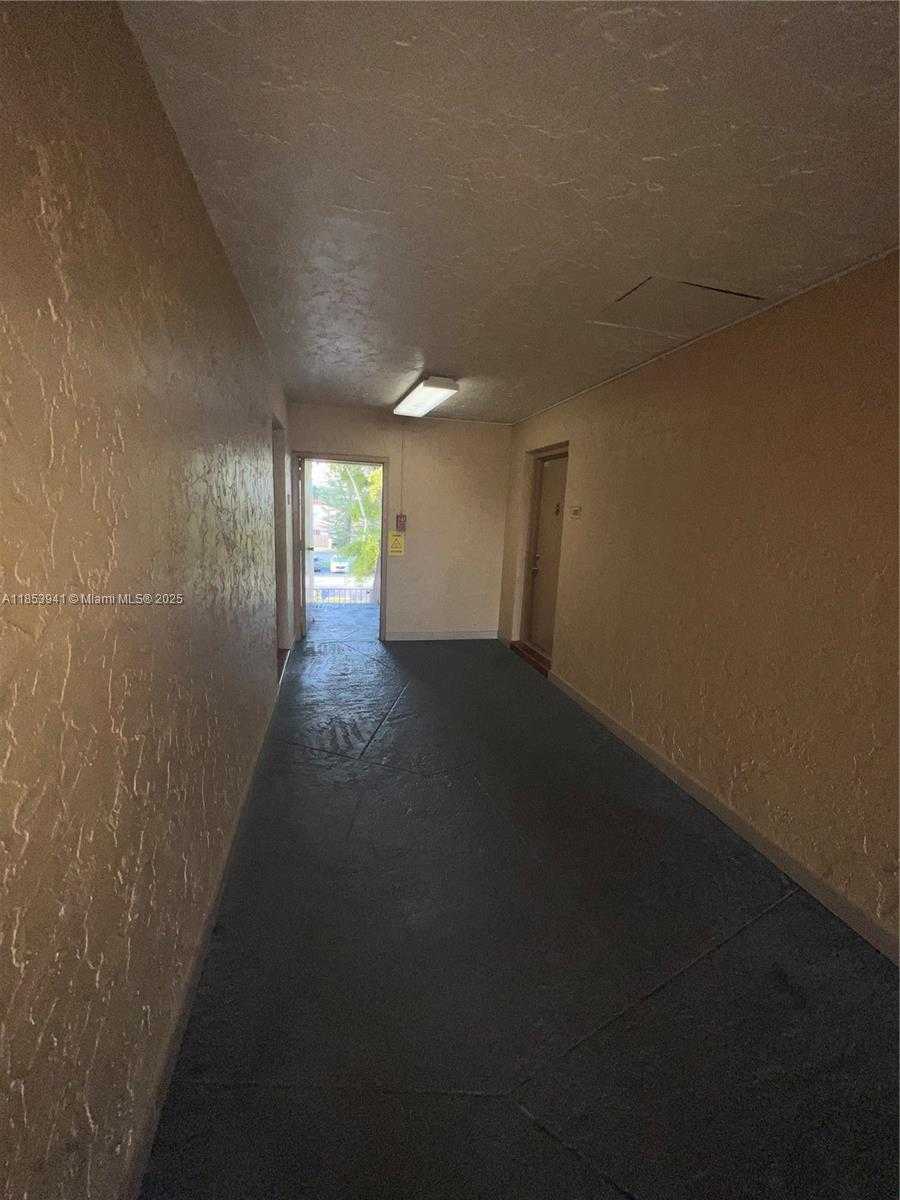 Small Image of 5231 GENEVA WAY #303, Doral Number 10