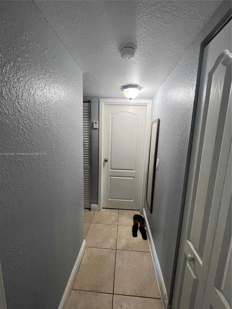 Small Image of 5231 GENEVA WAY #303, Doral Number 18