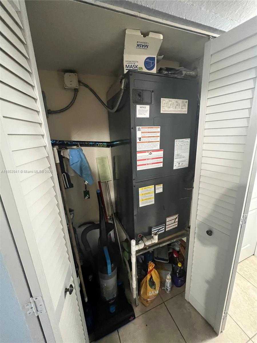 Small Image of 5231 GENEVA WAY #303, Doral Number 19