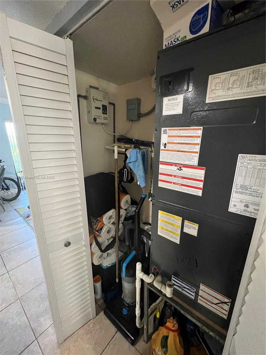 Small Image of 5231 GENEVA WAY #303, Doral Number 20