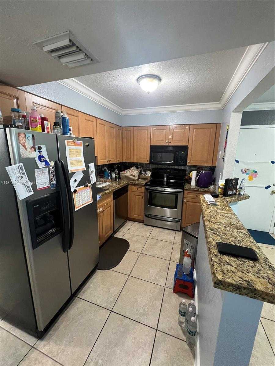 Small Image of 5231 GENEVA WAY #303, Doral Number 21
