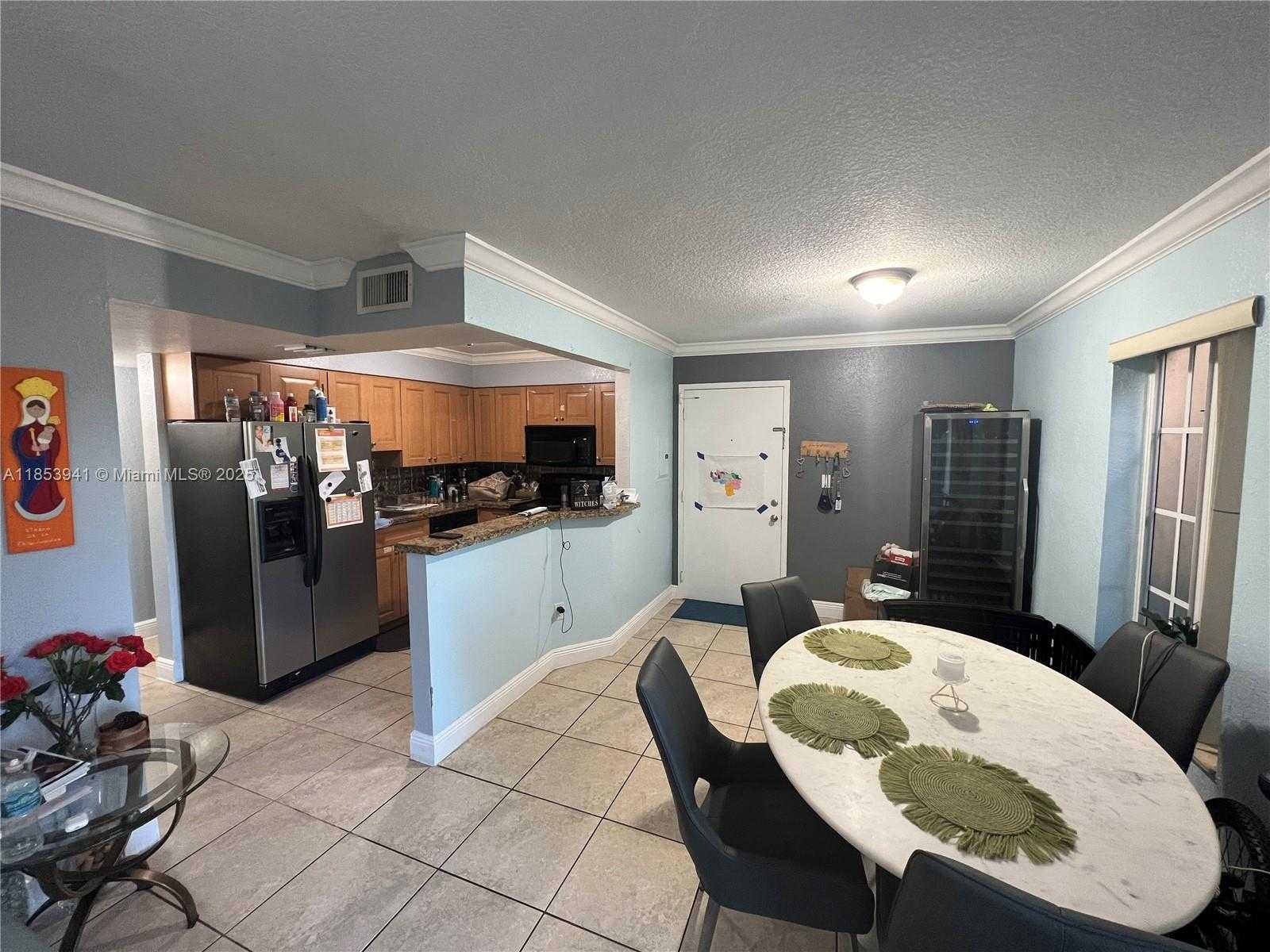 Small Image of 5231 GENEVA WAY #303, Doral Number 23