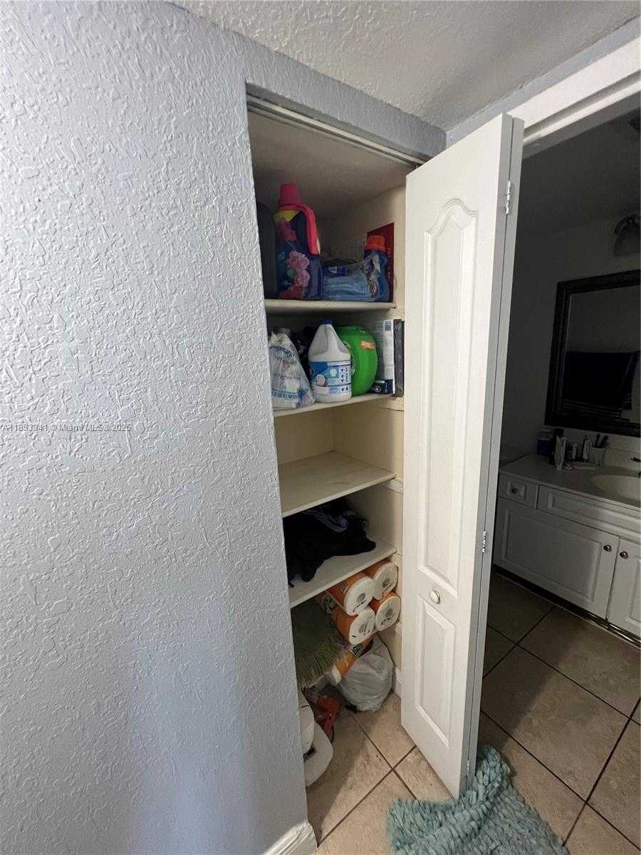 Small Image of 5231 GENEVA WAY #303, Doral Number 29