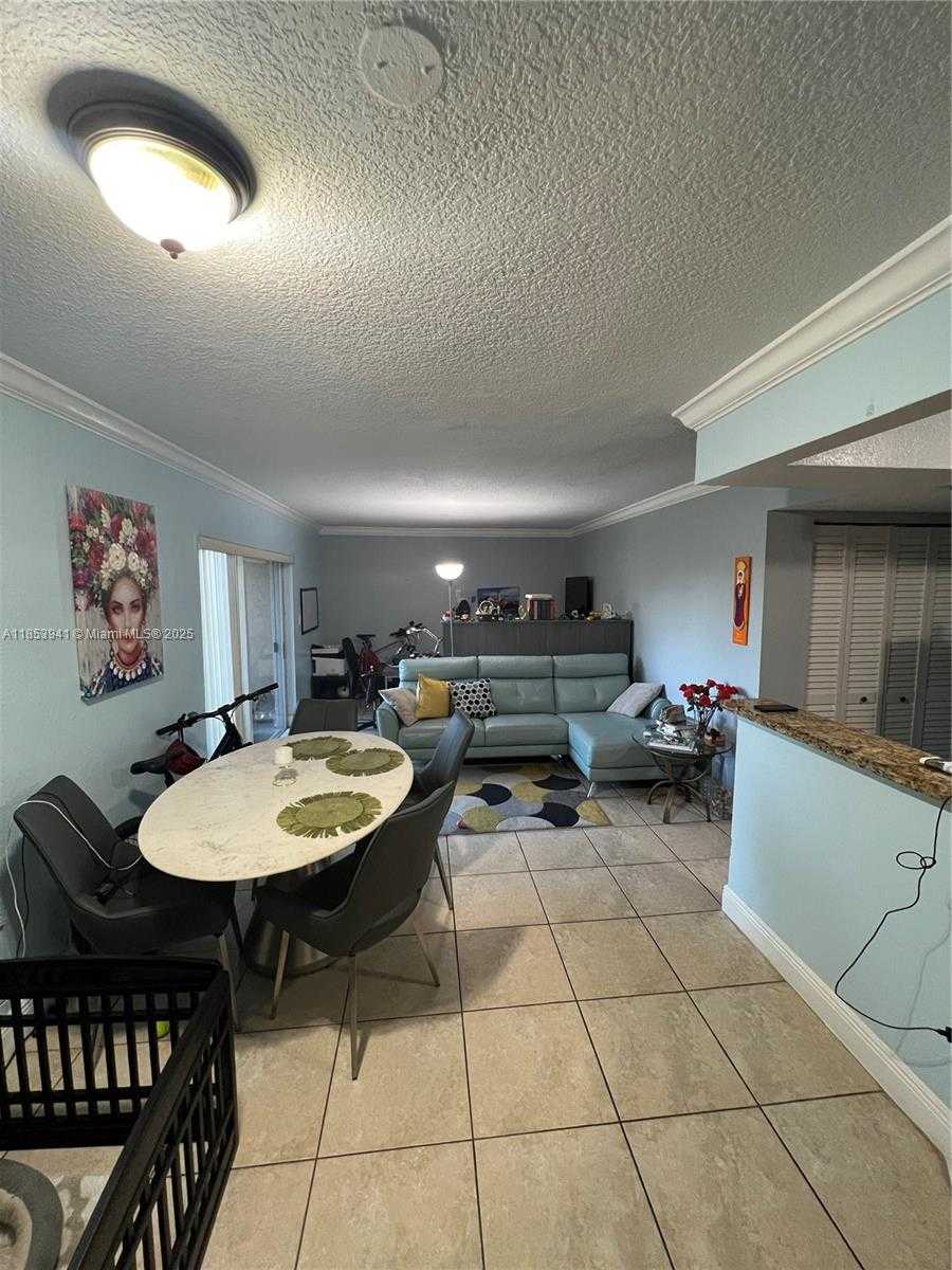Small Image of 5231 GENEVA WAY #303, Doral Number 30