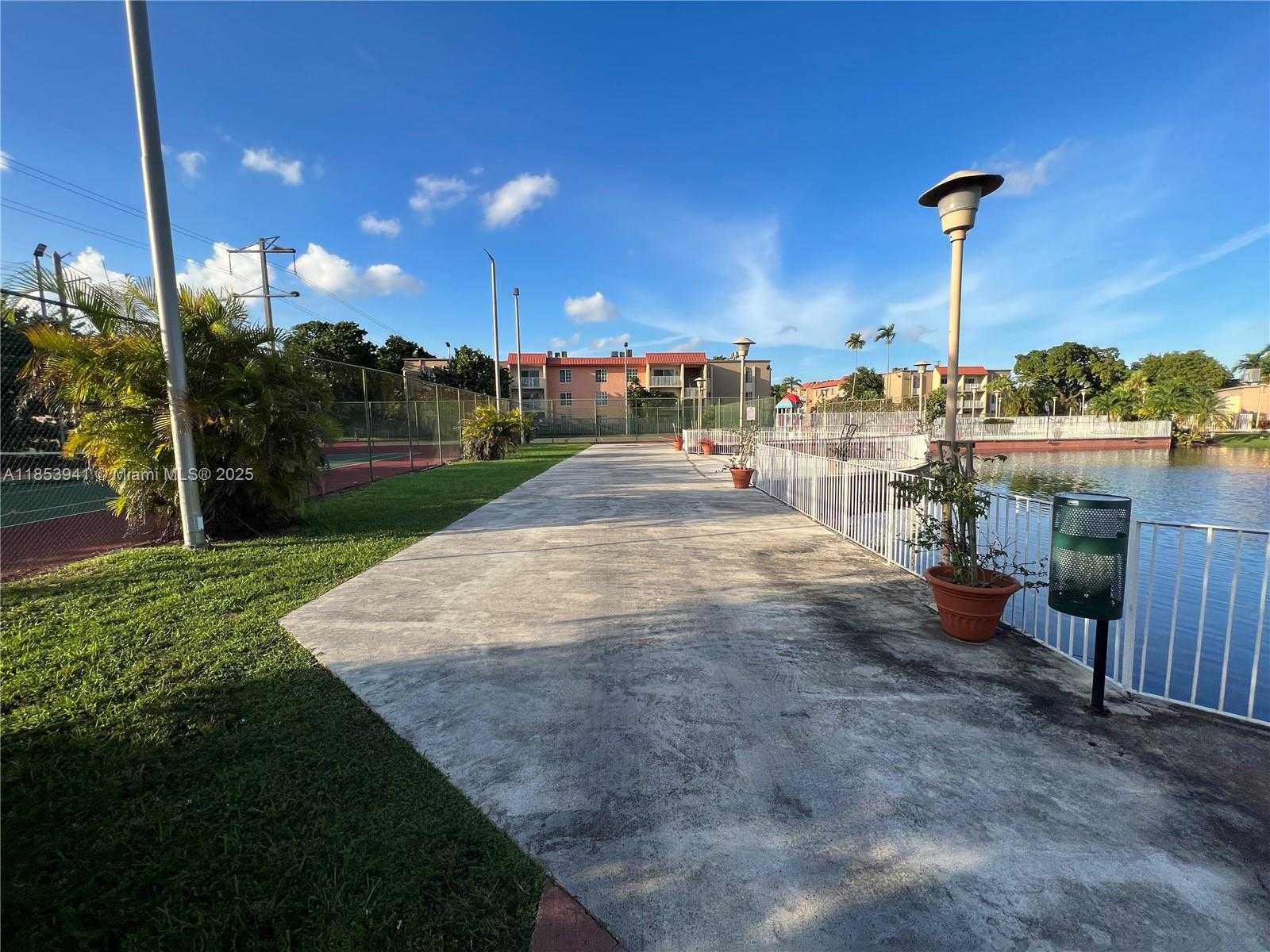 Small Image of 5231 GENEVA WAY #303, Doral Number 32