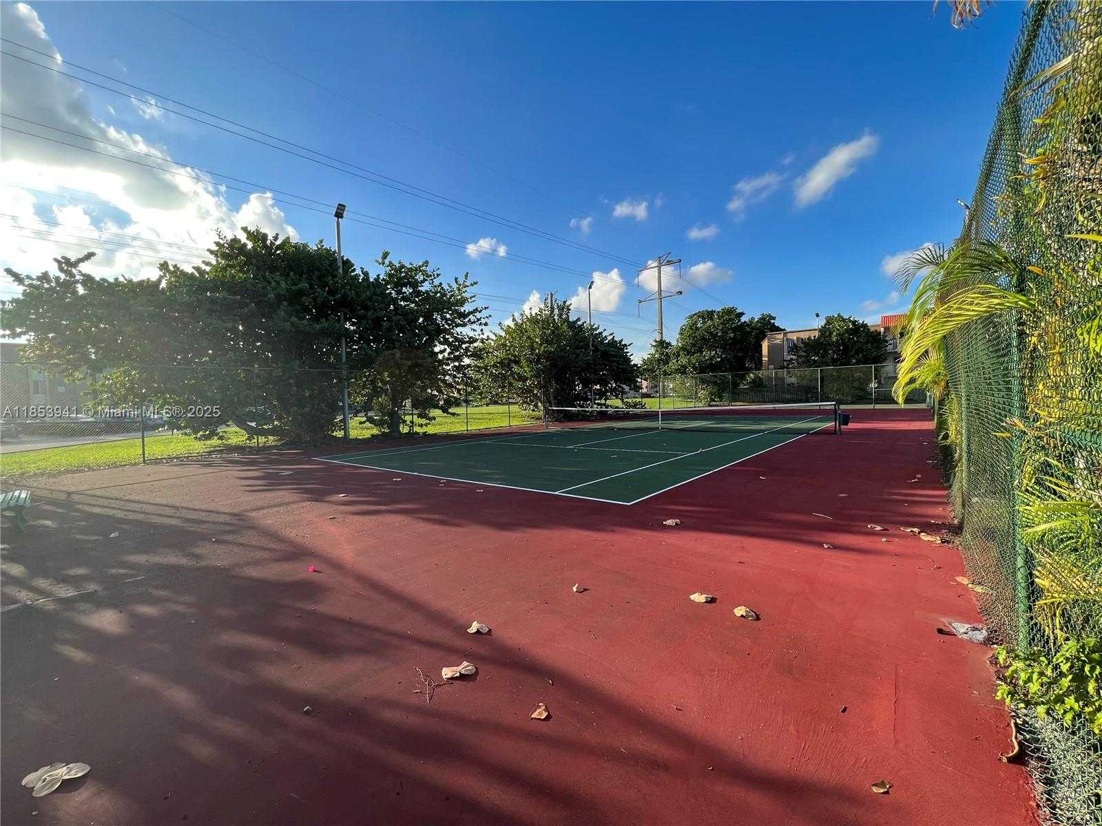 Small Image of 5231 GENEVA WAY #303, Doral Number 34