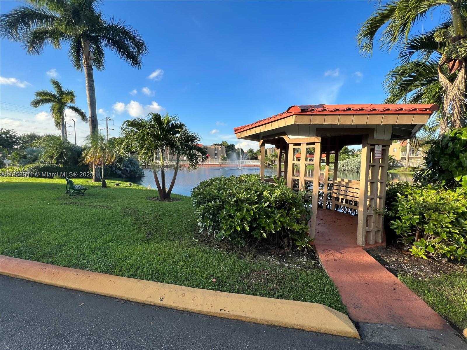 Small Image of 5231 GENEVA WAY #303, Doral Number 37