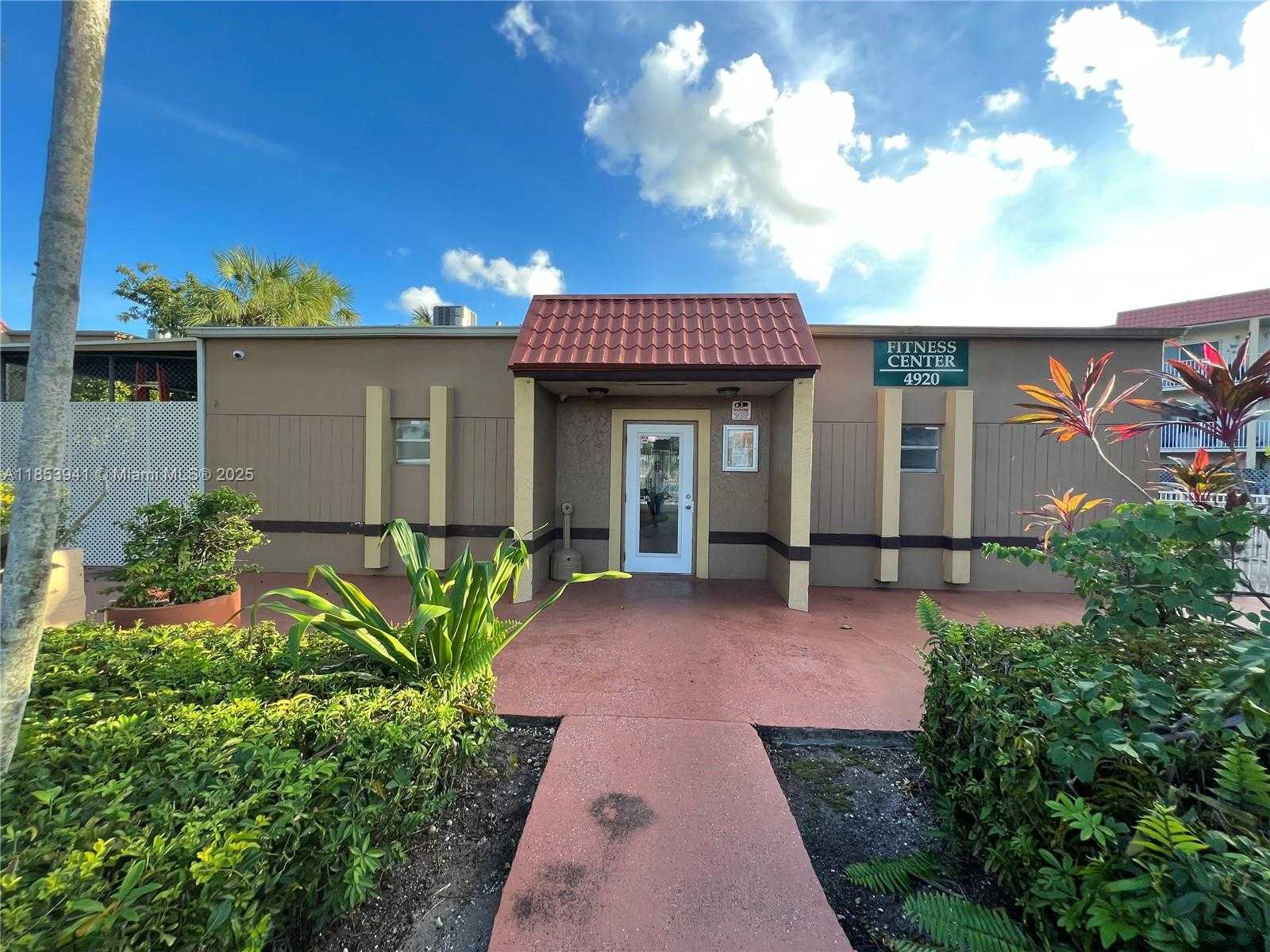 Small Image of 5231 GENEVA WAY #303, Doral Number 39