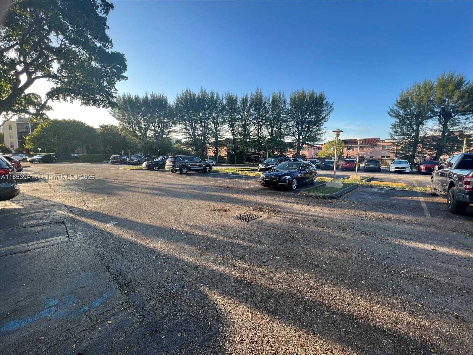 Small Image of 5231 GENEVA WAY #303, Doral Number 5