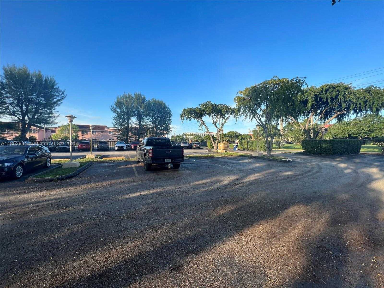 Small Image of 5231 GENEVA WAY #303, Doral Number 6