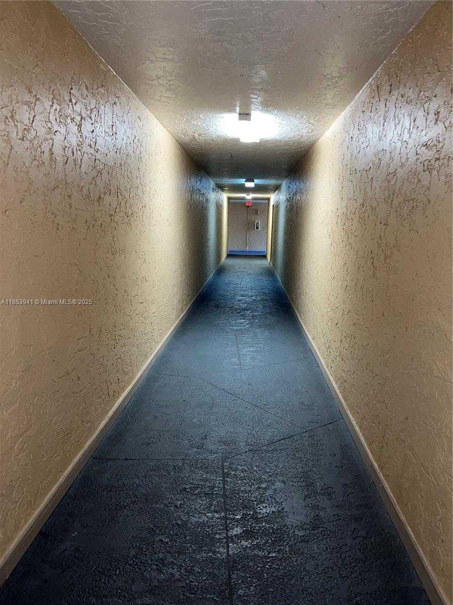 Small Image of 5231 GENEVA WAY #303, Doral Number 8