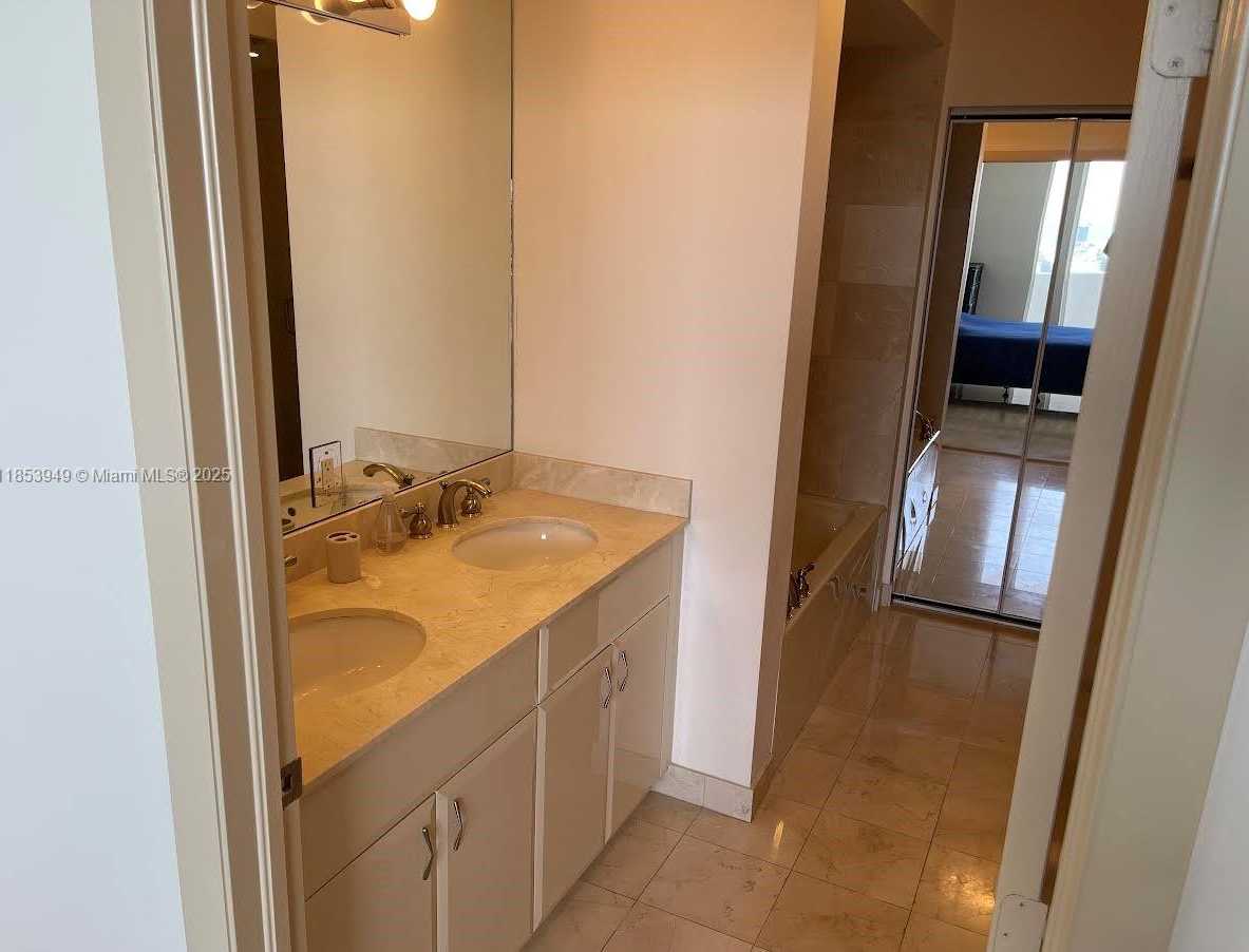 Small Image of 6365 COLLINS AVE #3404, Miami Beach Number 12