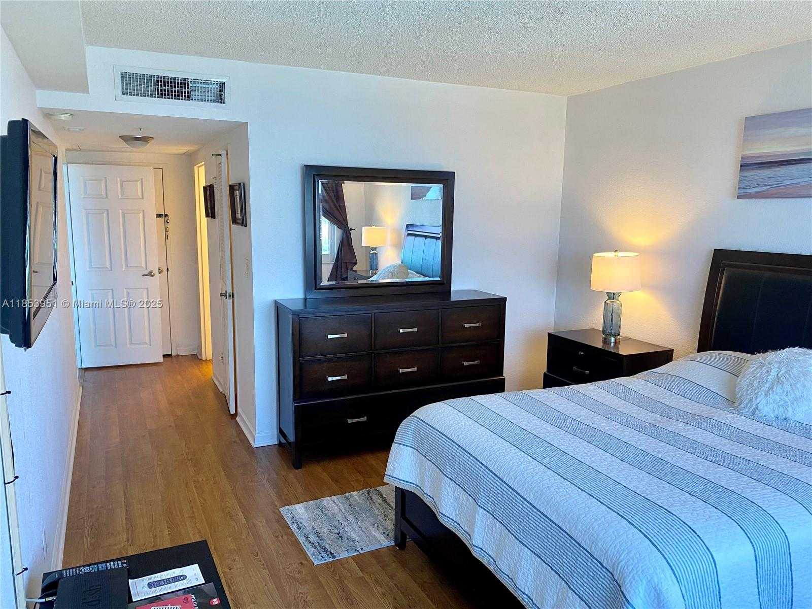 Small Image of 2501 SOUTH OCEAN DR #828, Hollywood Number 9