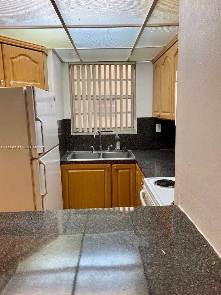 Small Image of 8810 FONTAINEBLEAU BLVD #214, Miami Number 10