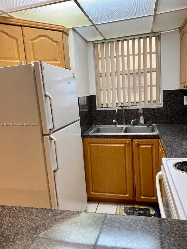 Small Image of 8810 FONTAINEBLEAU BLVD #214, Miami Number 11