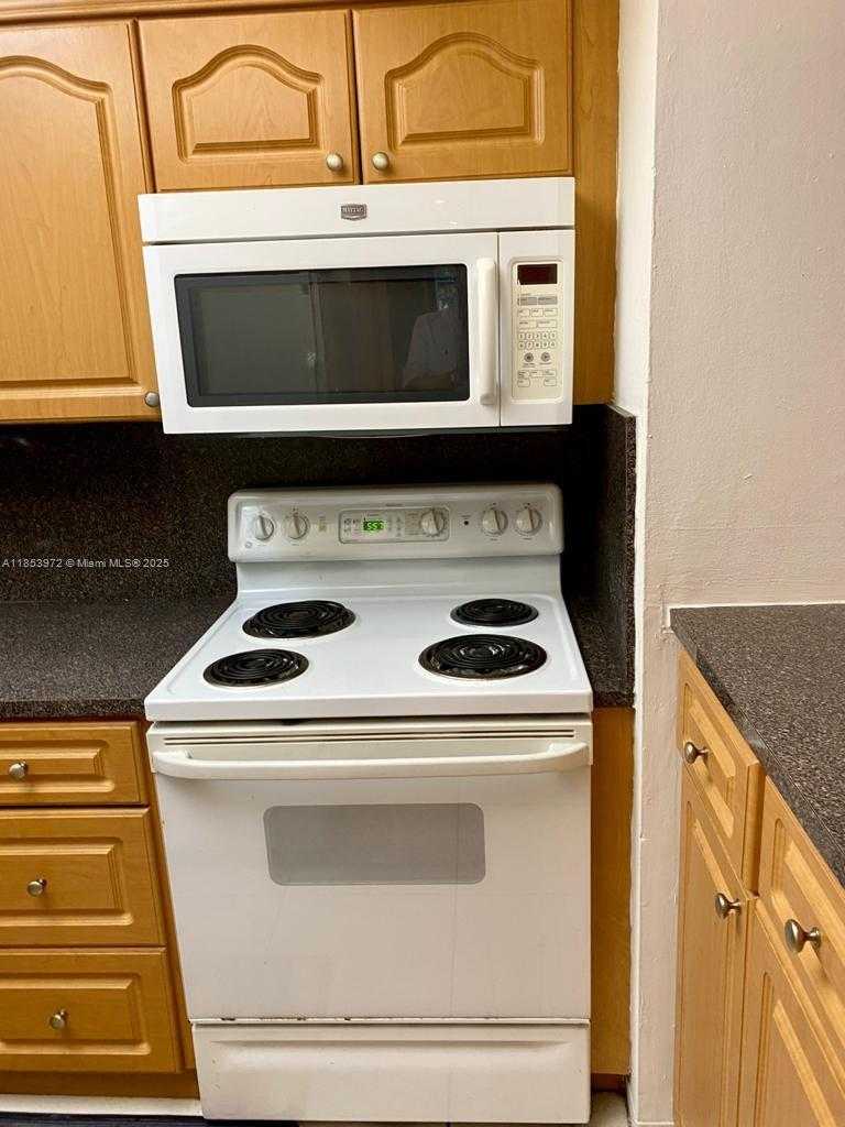 Small Image of 8810 FONTAINEBLEAU BLVD #214, Miami Number 13