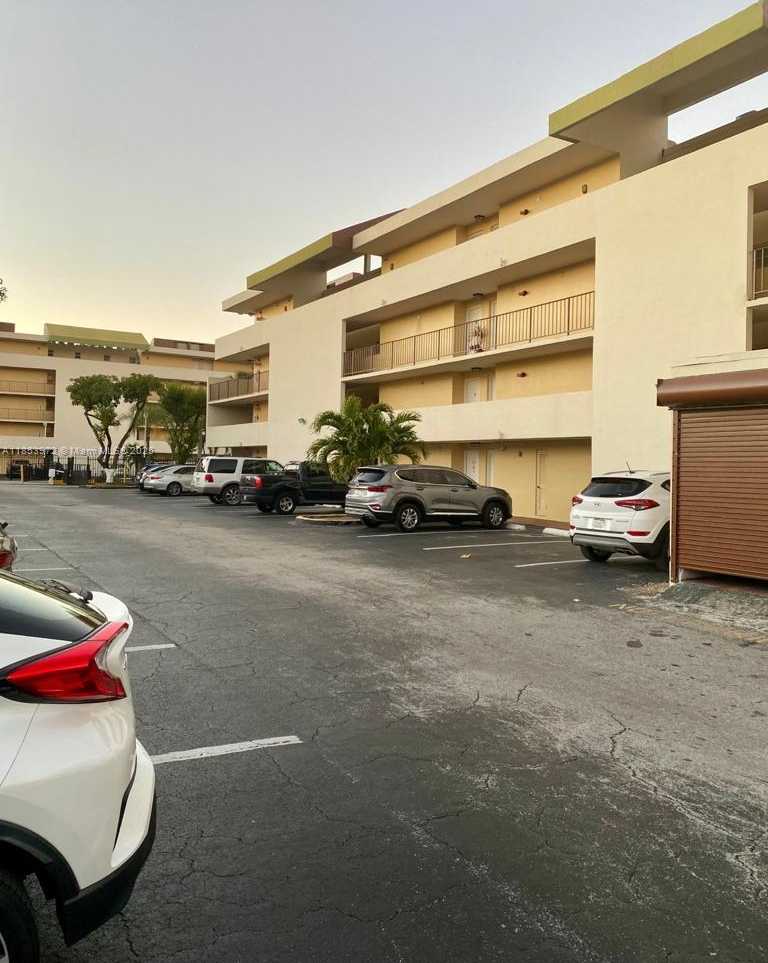 Small Image of 8810 FONTAINEBLEAU BLVD #214, Miami Number 21