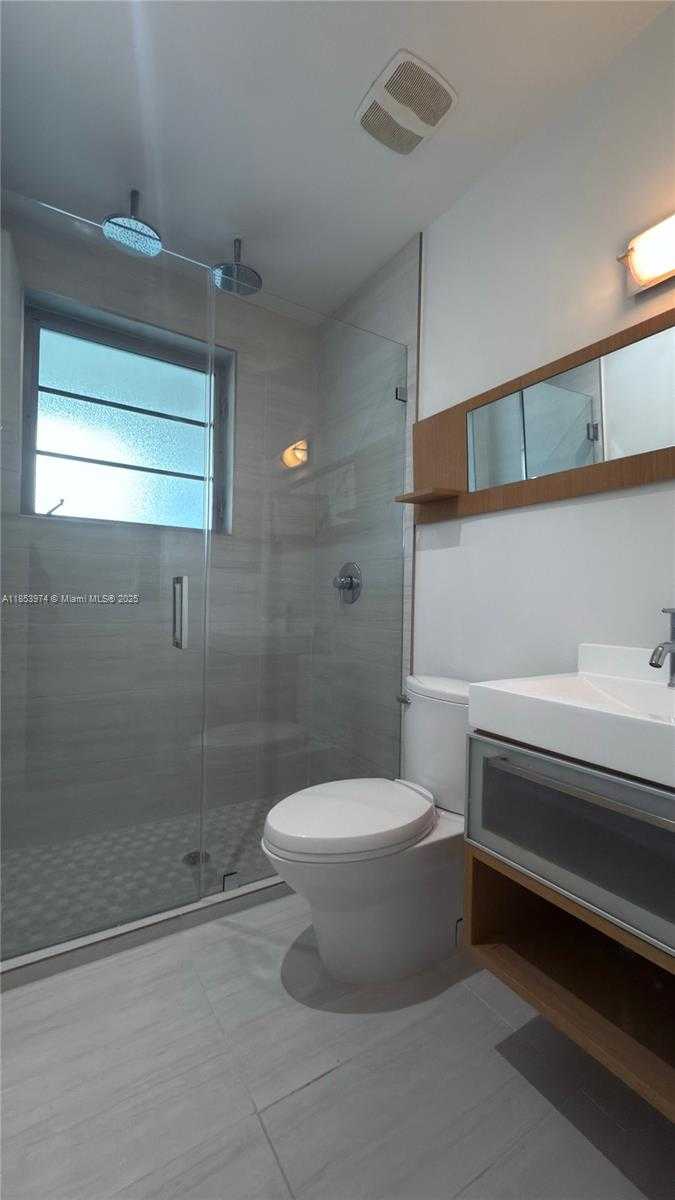 Small Image of 2021 MERIDIAN AVE #11, Miami Beach Number 10