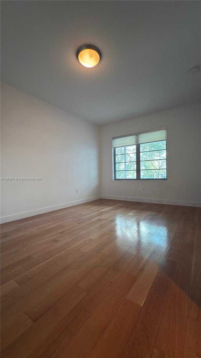 Small Image of 2021 MERIDIAN AVE #11, Miami Beach Number 11