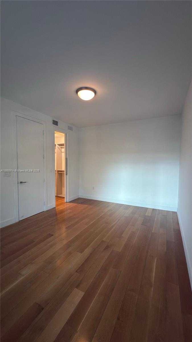 Small Image of 2021 MERIDIAN AVE #11, Miami Beach Number 12