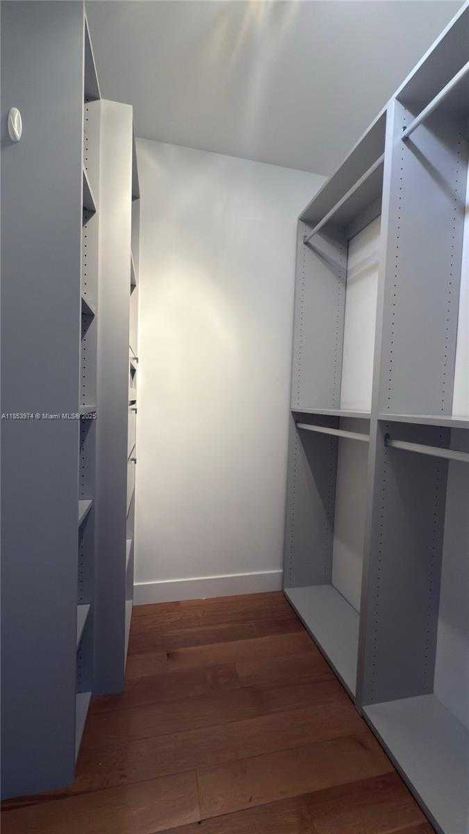 Small Image of 2021 MERIDIAN AVE #11, Miami Beach Number 13
